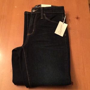 NWT Universal Thread Women’s Jeans Comfort Stretch